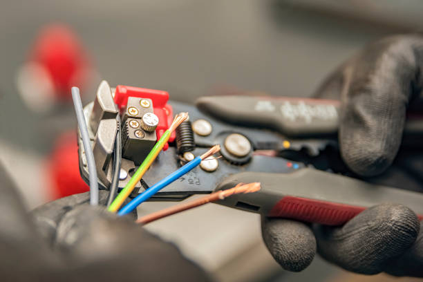 Professional Electrician in Farmland, IN
